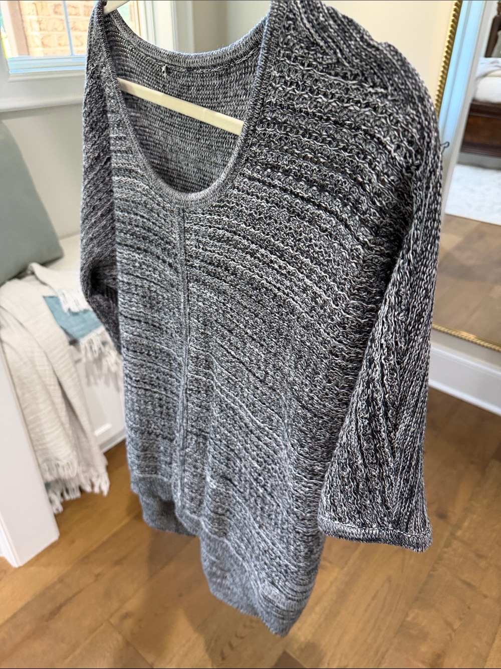 Gray Short-Sleeve Knit Sweater - Comfortable Everyday Layer - Picture 12 of 14